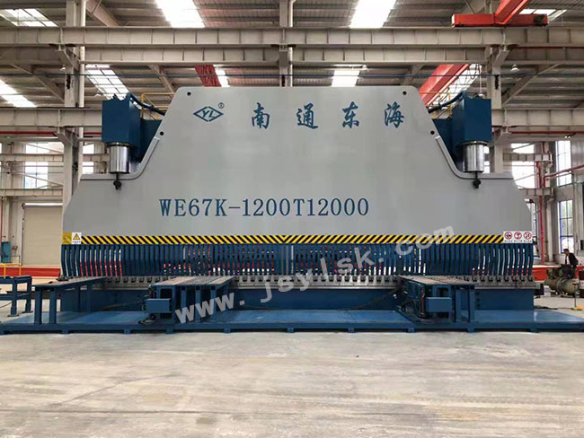WE67K-2500/12000大型數(shù)控折彎機(jī)