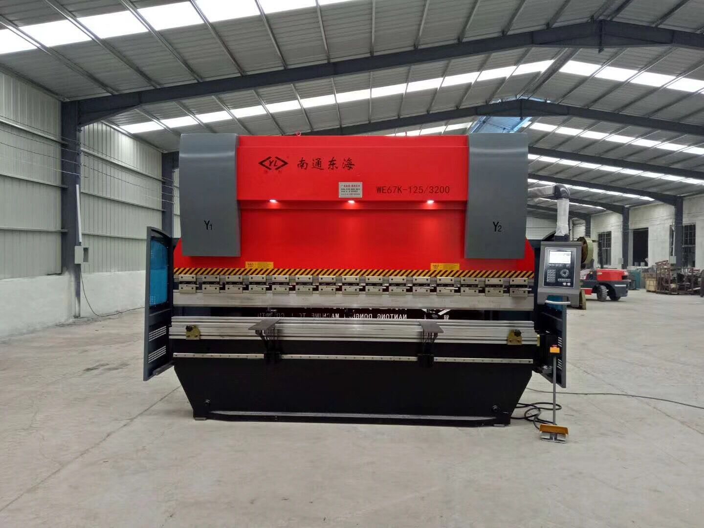 WE67K-125/3200數(shù)控折彎機(jī)