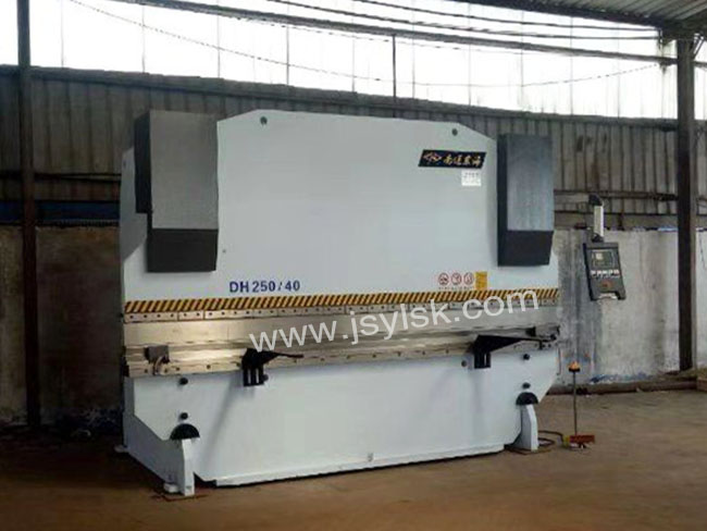 WC67Y-40/2000液壓折彎?rùn)C(jī)