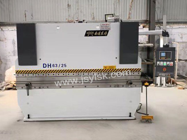 WC67Y-63/2500液壓折彎?rùn)C(jī)