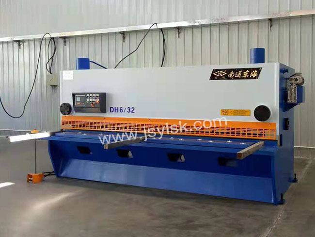 QC11Y-6*3200液壓剪板機(jī)